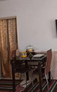 فروش میزو4صندلی ناهاری خوری ومقداری وسایل منزل