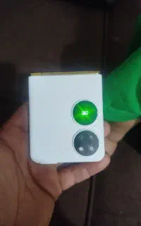 گوشی تاشو چهار سیم‌کارت