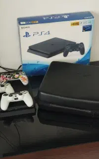 PS4 اسلیم ۱ ترابایت در حد نو با سه دسته