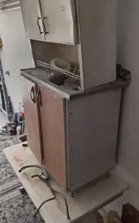 یک عددکمدوظرف شوئی وآبچکان