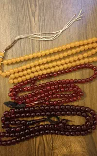سه عدد تسبیح یکی سنگی  دوتا پلاستیک