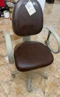 صندلی چرخان اداری به همراه میز تحریر