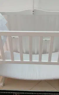 تخت کنار مادر