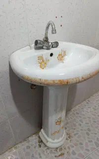 روشویی همراه با شیر