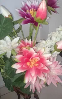 گل و گلدان