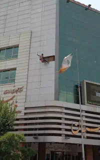 پیچ و رولپلاک نما طناب کار در ارتفاع