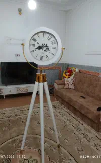 ساعت ایستاده سه پایه