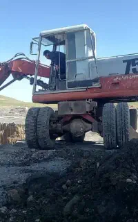 بیل مکانیکی پوکلن۷۵