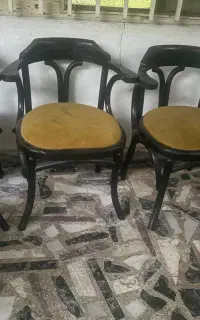 صندلی چوبی