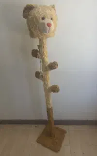 چوب لباسی و چراغ خواب