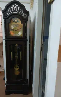 ساعت چوبی ایستاده
