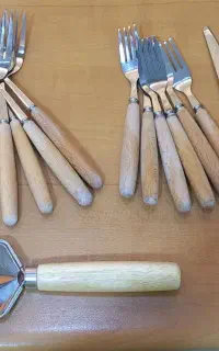 قاشق و چنگال و لیوان ولامپ و....