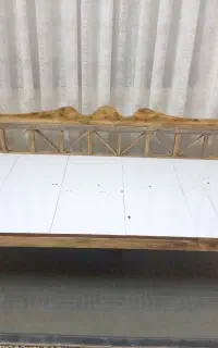 نیمکت چوبی