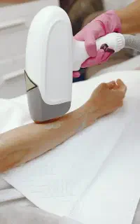 جذب اوپراتور لیزر خانم در لاهیجان