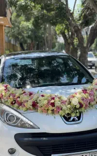 دسته گل و ماشین عروس