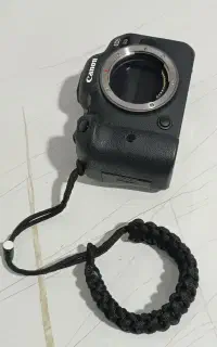 دوربین کنون r6 به شدت سالم