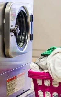 خدمات خشکشویی و لباس شویی