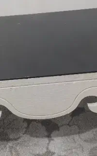 جلو مبلی شیشه‌ای