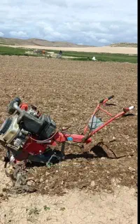 شخم زدن و سمپاشی  باغ با کولتیواتور