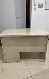 میز کارمندی و تحریر خانگی