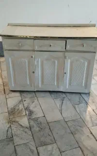 چندقطع لاوزم آشپزخانه به فروش میرسد