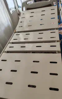 تخت سه شکن برقی