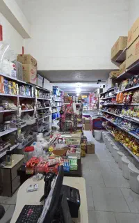 صندوق دار خانم برای سوپر مارکت