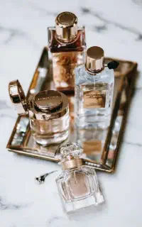 استخدام مدلینگ خانم برای آنلاین شاپ عطر