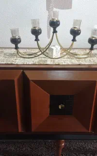 آیینه وکنسول بسیار جادارویک تخت دو طبقه محکم وشیک