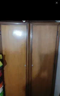 دو‌عدد کمد چوبی لباس محکم‌  سالم و بدون ایراد