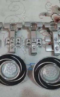 چند عدد لولویک کابینت و دوتا چراغ مخفی