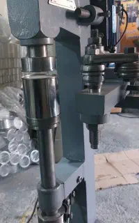 دستگاه نیمه‌کارگاهی دربندی قوطی NOAK F8 PedalSeal
