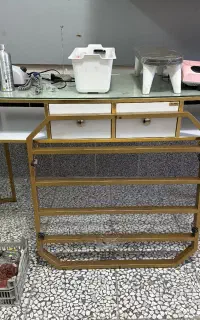 میز دونفره و استند ناخن و تمام وسایل ناخنکاری