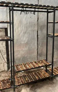 استند لباس فلزی