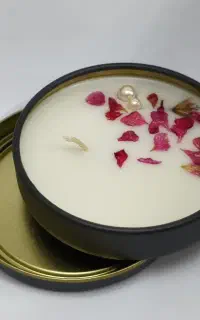 شمع با رایحه‌ی گل یاس