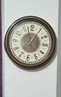 ساعت دیوار کاملا نو