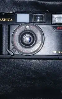 دوربینYASHICA MF2