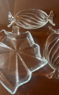 یکی شیرینی خوری دوتا شکلات خوری نونو