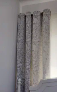 پرده 1 پنل دارای 4 پانچ طوسی کاملا سالم