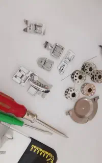چرخ خیاطی قدیمی با پایه ژانومه