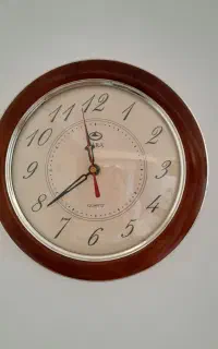 ساعت دیواری زیبا رنگ