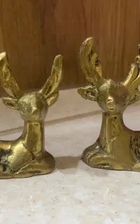 مجسمه گوزن برنز نشسته