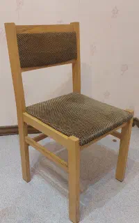 صندلی چوبی