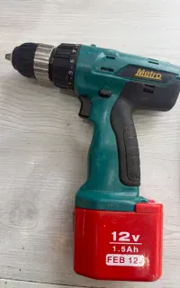 پیچ گوشتی  شارژی