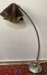 آباژور ایستاده
