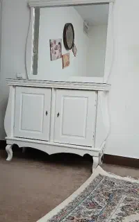 آینه و کنسول سفید