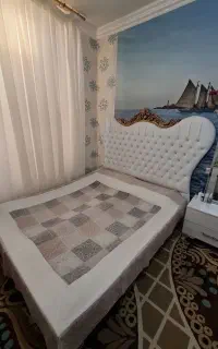 فروش تخت‌خواب و آیینه و کنسول
