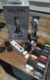 ماشین اصلاح حرفه ای revion + پیشبند و شانه