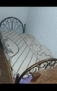 تخت فلزی بزرگ تک نفره