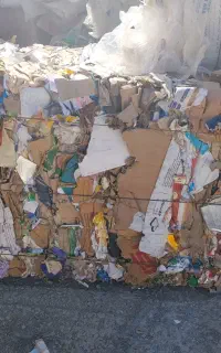 کارگر جهت کار در پرس کارتن